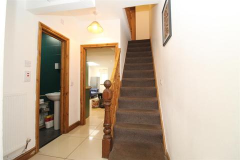 6 bedroom house to rent, Thesiger Street, Cardiff CF24