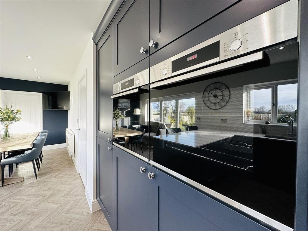 Kitchen5.jpg
