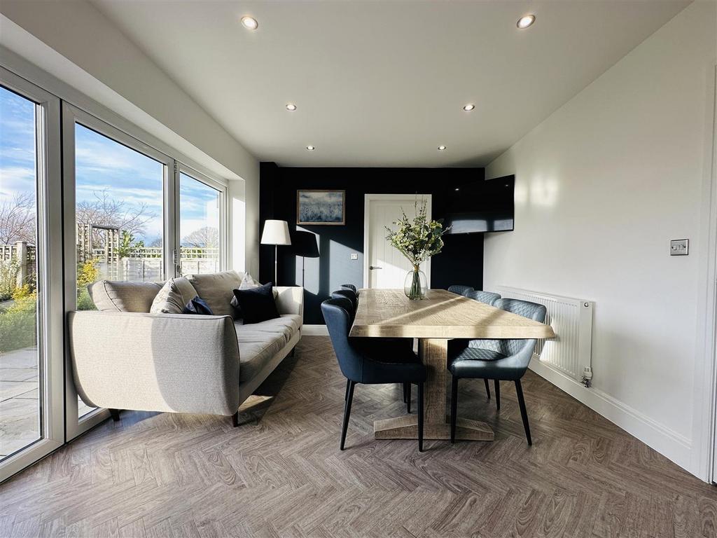 Dining Room.jpg