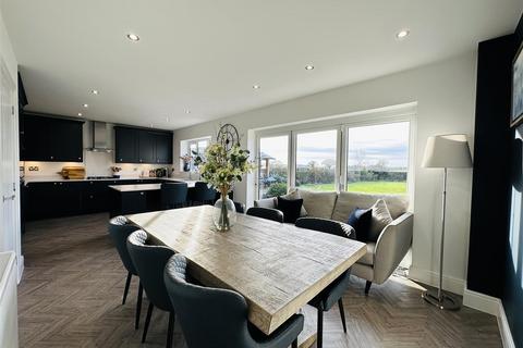 5 bedroom detached house for sale, Windsor Close, Cawood