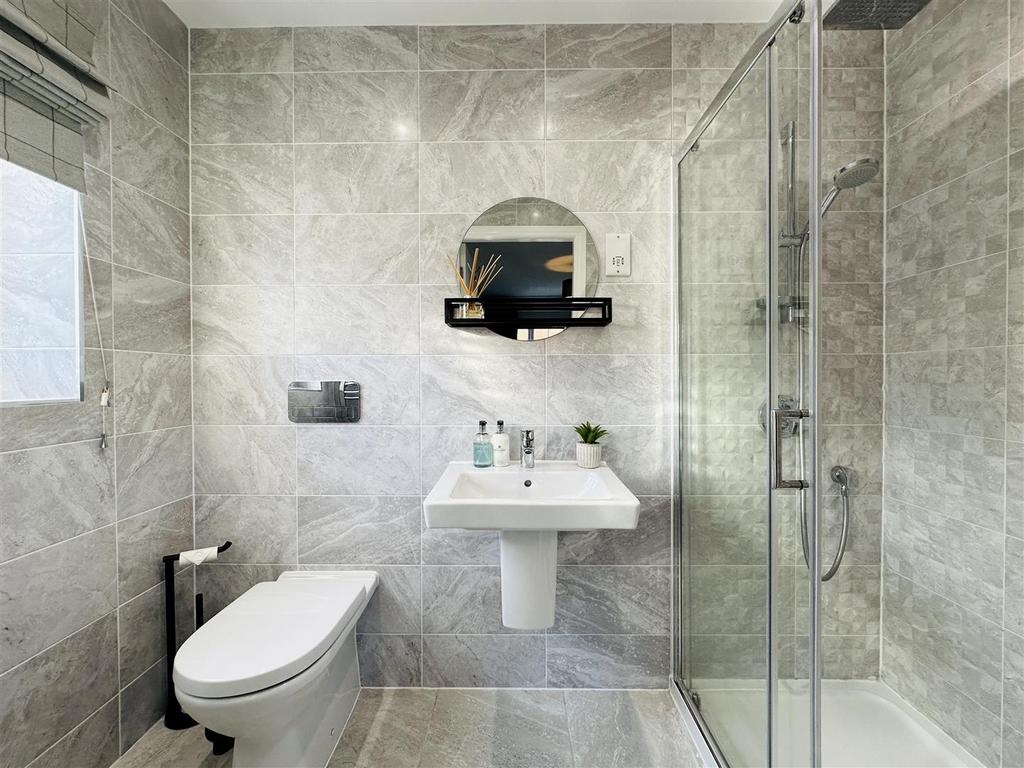 Ensuite1.jpg
