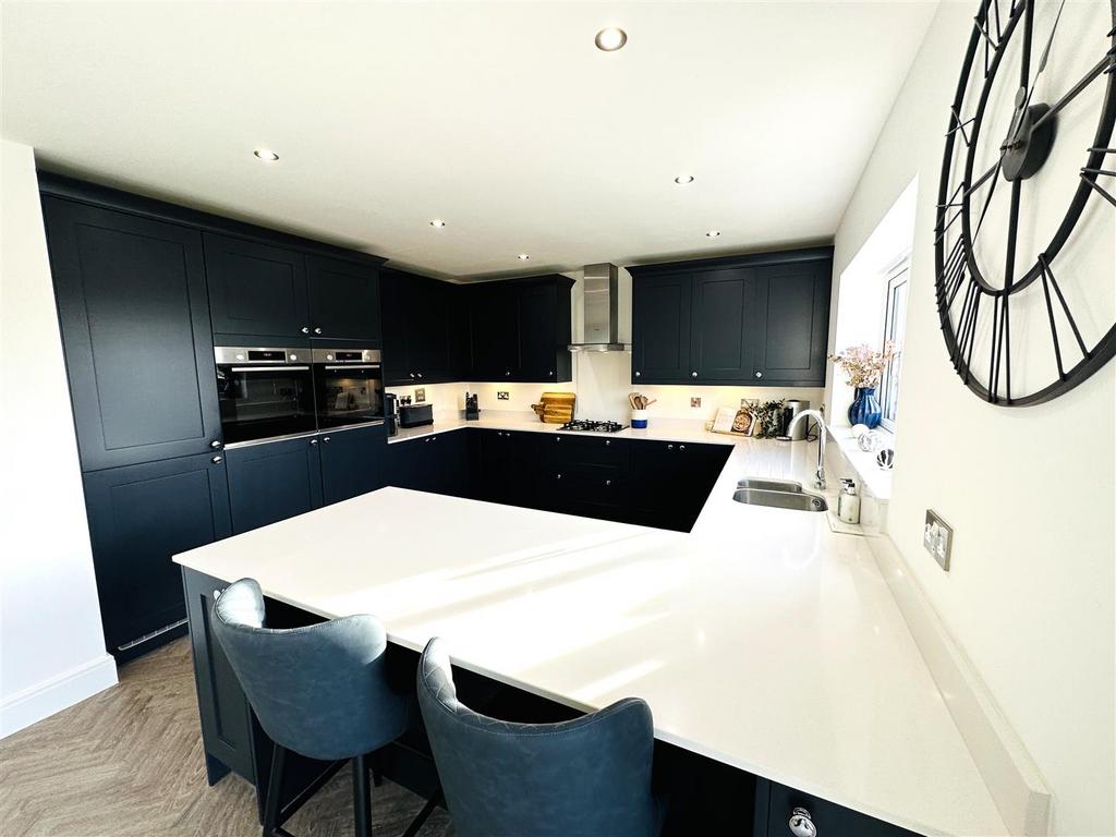 Kitchen1.jpg