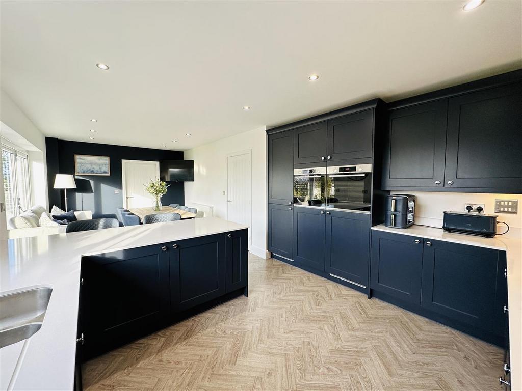 Kitchen4.jpg