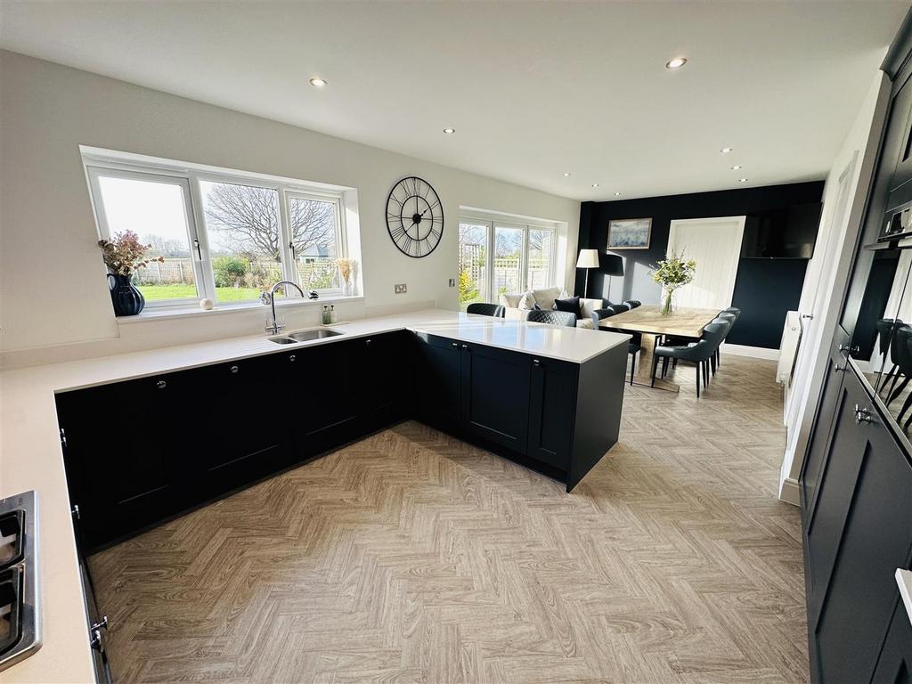 Kitchen3.jpg