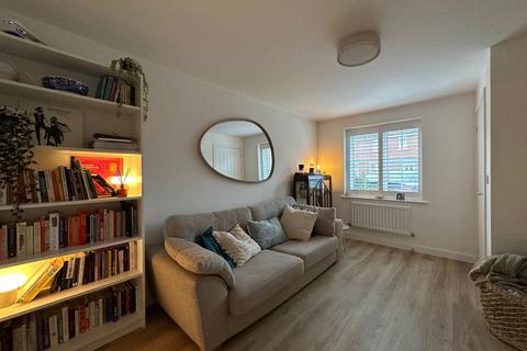 2 bedroom semi-detached house to rent, Corporal Close, Sutton Coldfield B75