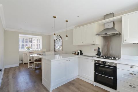 4 bedroom detached house for sale, Osprey Drive, Epsom