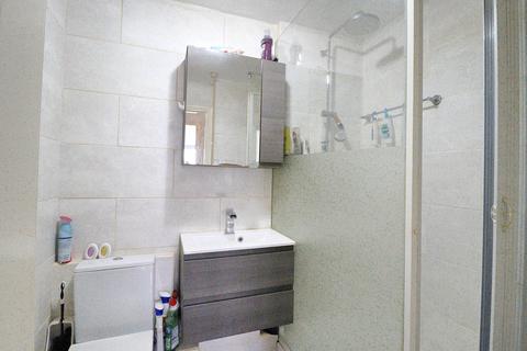 1 bedroom flat to rent, Mayfield Road, Hersham KT12