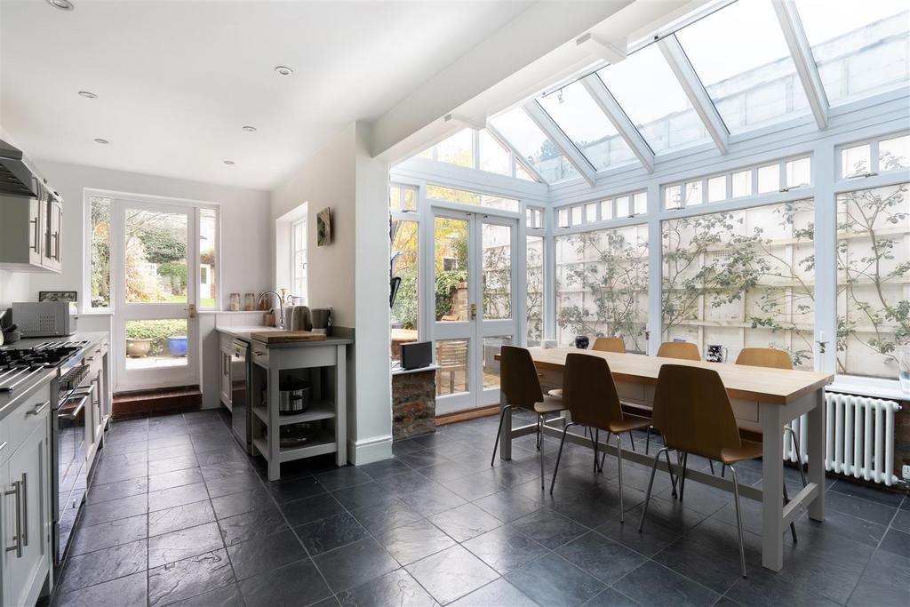 Kitchen dining