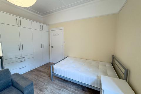 Studio to rent, Blenheim Gardens, London, NW2