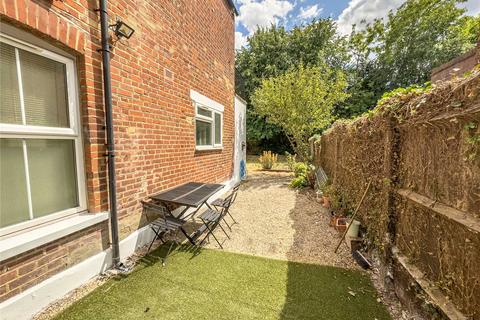 Studio to rent, Blenheim Gardens, London, NW2