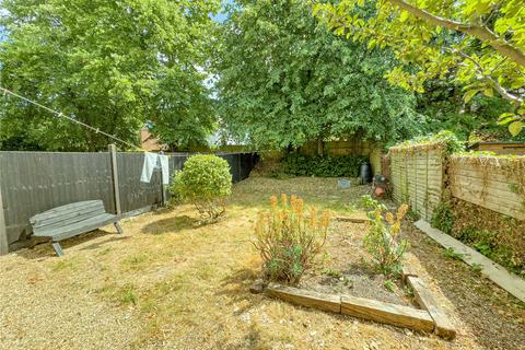 Studio to rent, Blenheim Gardens, London, NW2