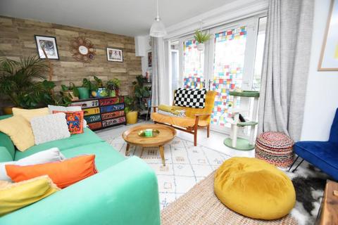 undefined, Kings Court - DL16