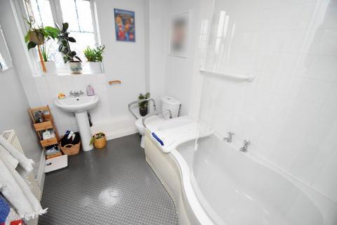 undefined, Kings Court - DL16