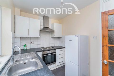 2 bedroom flat to rent, Quantock Close, Harlington, Hayes, UB3