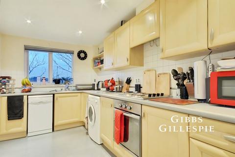2 bedroom flat to rent, Farthing Close, Watford, Hertfordshire, WD18
