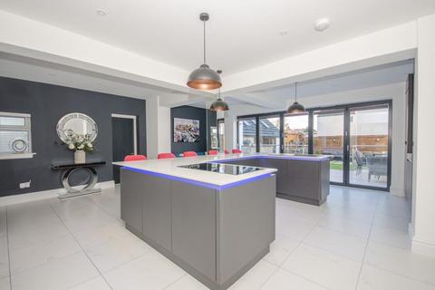 4 bedroom semi-detached house for sale, Park Road, Staple Hill, Bristol, BS16 5LD