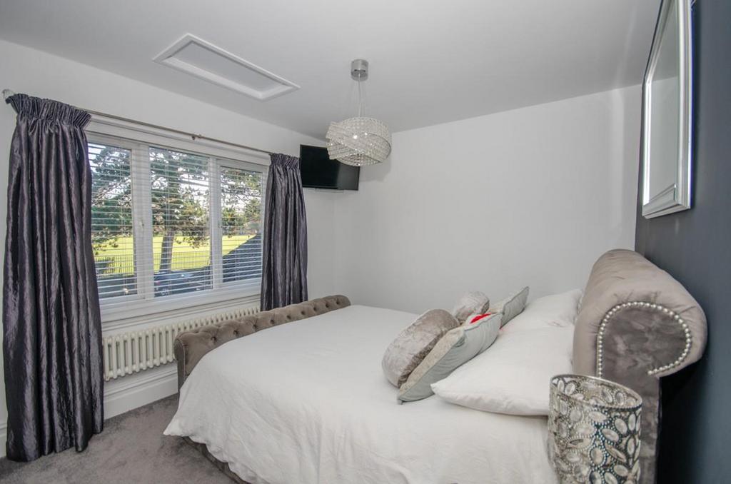 Master bedroom.jpg