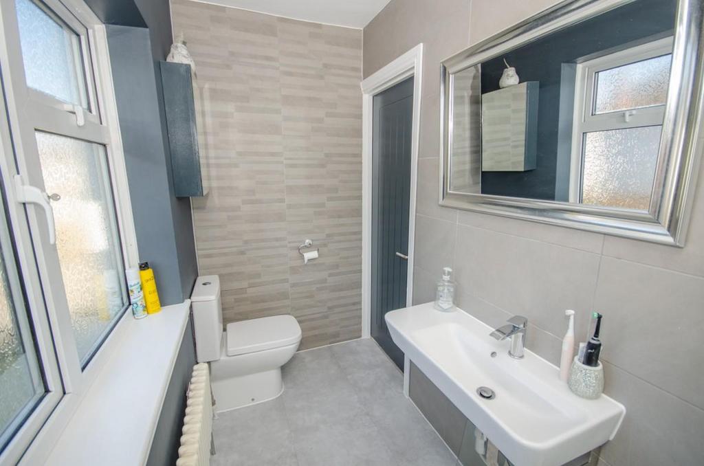 Ensuite pic 2.jpg