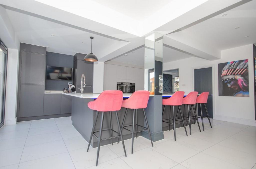 Kitchen pic 3.jpg