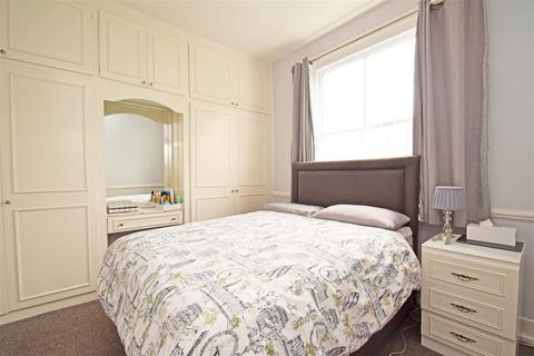 2 bedroom apartment for sale, St Margarets Road, St Margarets Village