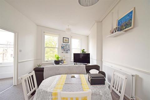 2 bedroom apartment for sale, St Margarets Road, St Margarets Village