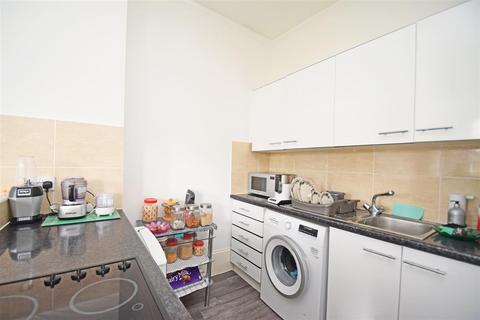 2 bedroom apartment for sale, St Margarets Road, St Margarets Village