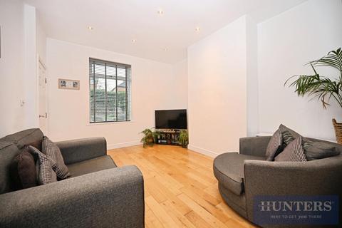 3 bedroom terraced house for sale, South View, Greengates, Bradford