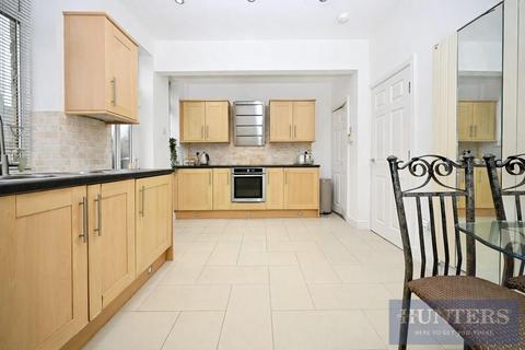 3 bedroom terraced house for sale, South View, Greengates, Bradford