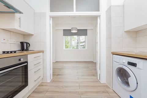 2 bedroom flat to rent, Grove End Road, London NW8