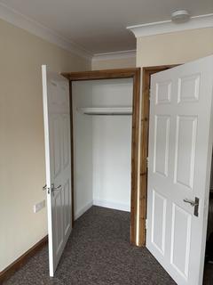 3 bedroom flat to rent, Walnut Way, Reading RG30