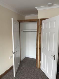 3 bedroom flat to rent, Walnut Way, Reading RG30