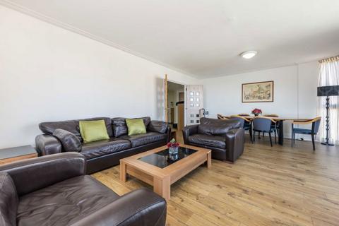 3 bedroom flat to rent, Blythe Road, London W14