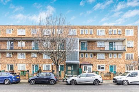 3 bedroom flat to rent, Rogers Road, London E16