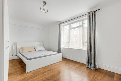 3 bedroom flat to rent, Rogers Road, London E16