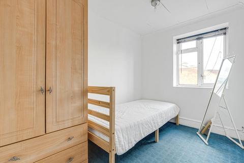 3 bedroom flat to rent, Rogers Road, London E16