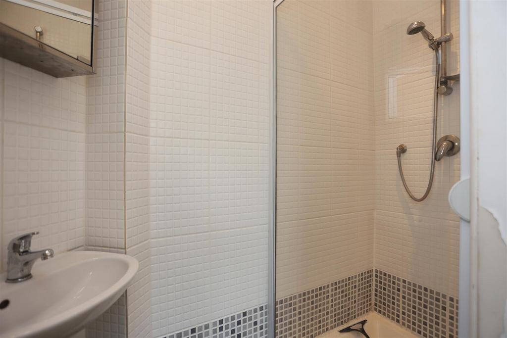 3, 1 St Aubyns En Suite.JPG