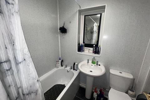 2 bedroom flat to rent, Marton Road, Middlesbrough TS4