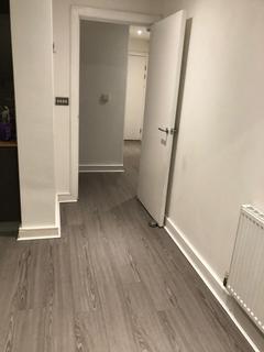2 bedroom flat to rent, Masons Avenue, Croydon, CR0