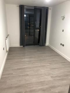 2 bedroom flat to rent, Masons Avenue, Croydon, CR0