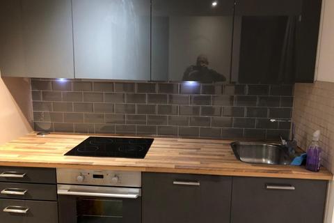 2 bedroom flat to rent, Masons Avenue, Croydon, CR0