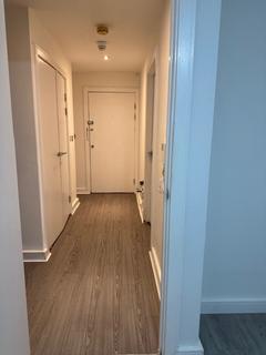 2 bedroom flat to rent, Masons Avenue, Croydon, CR0