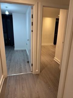 2 bedroom flat to rent, Masons Avenue, Croydon, CR0