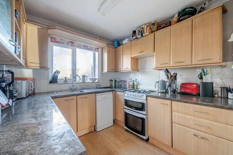 undefined, Avon Close, Addlestone, KT15