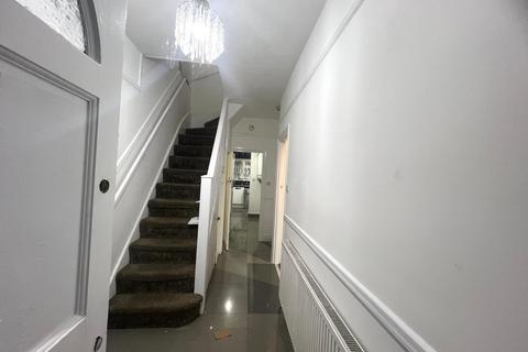 3 bedroom semi-detached house to rent, Onra Road, London E17