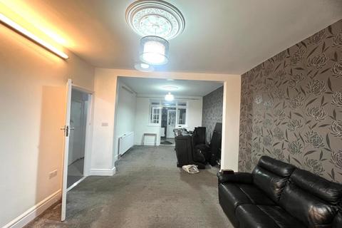 3 bedroom semi-detached house to rent, Onra Road, London E17