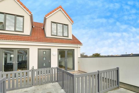 2 bedroom flat to rent, Elmsleigh Drive, Leigh-on-Sea, SS9