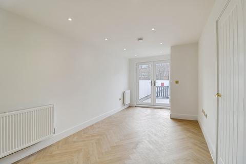 2 bedroom flat to rent, Elmsleigh Drive, Leigh-on-Sea, SS9
