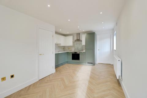 2 bedroom flat to rent, Elmsleigh Drive, Leigh-on-Sea, SS9