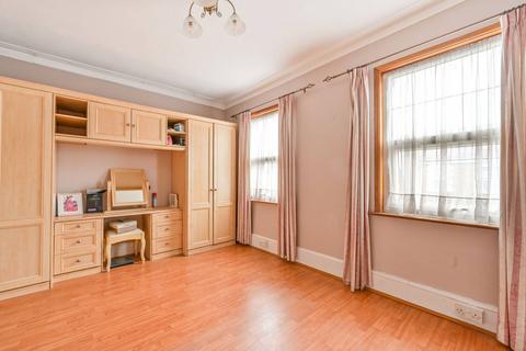 undefined, Queens Road, Bounds Green, London, N11