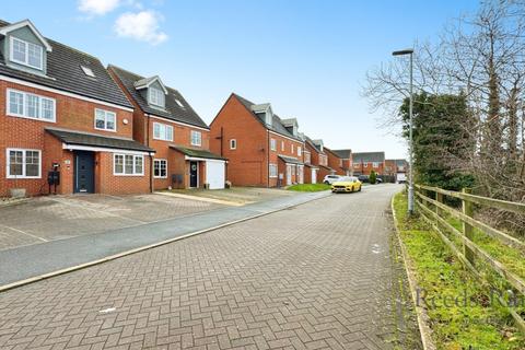 Honeywood Avenue, Preston PR5